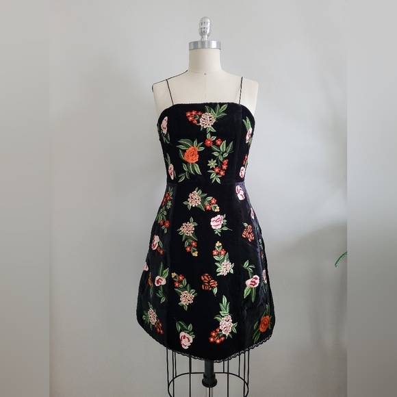 ALICE + OLIVIA Launa black velvet mini dress with colourful floral embroidery - Picture 3 of 14